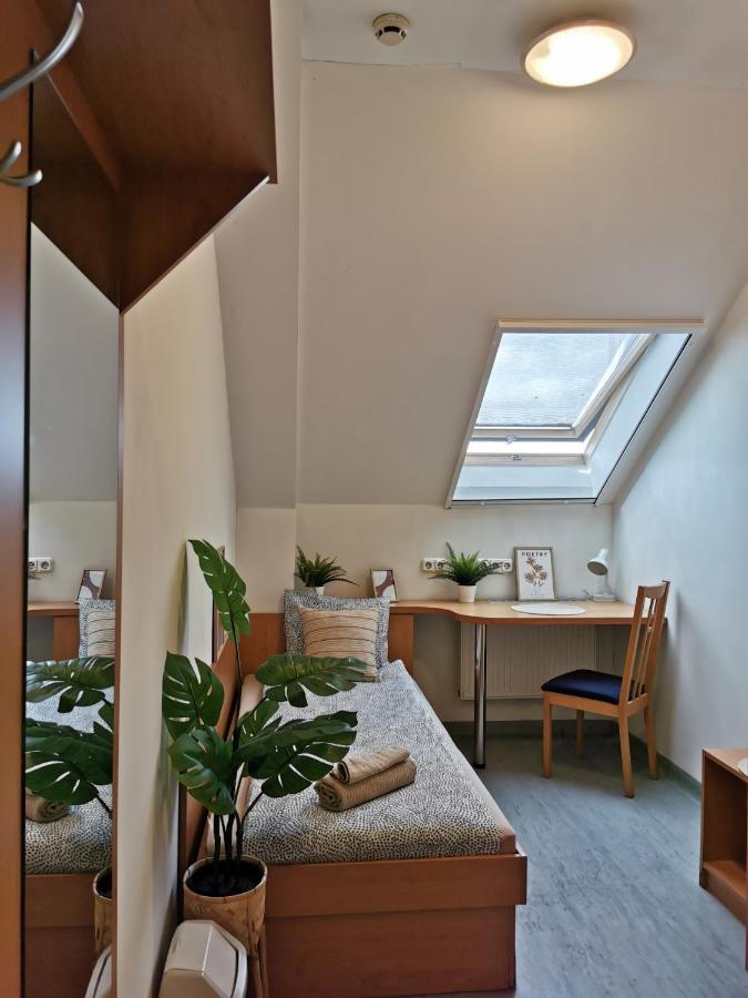 Auberge de jeunesse Hid Ifjusagi Szallo à Dunaújváros Extérieur photo
