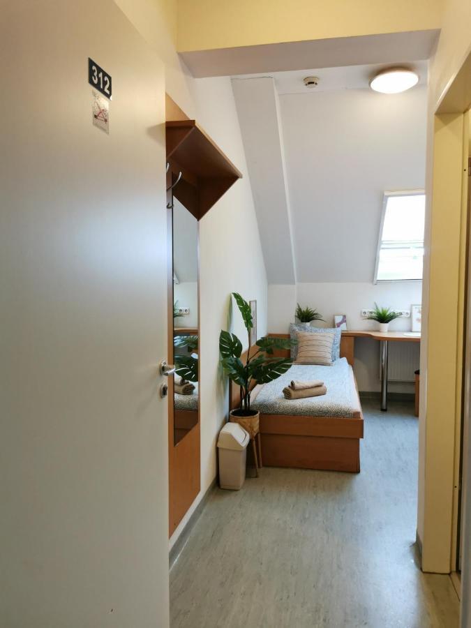 Auberge de jeunesse Hid Ifjusagi Szallo à Dunaújváros Extérieur photo