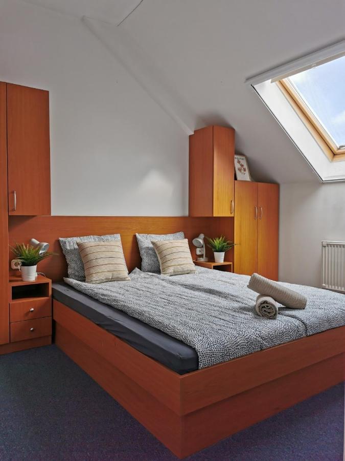 Auberge de jeunesse Hid Ifjusagi Szallo à Dunaújváros Extérieur photo