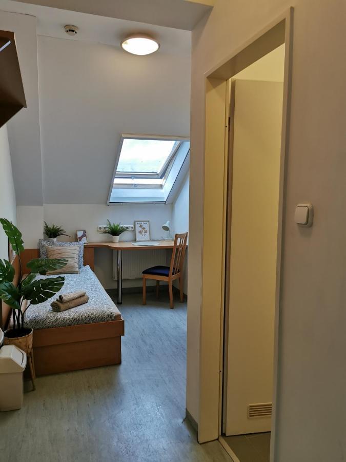 Auberge de jeunesse Hid Ifjusagi Szallo à Dunaújváros Extérieur photo