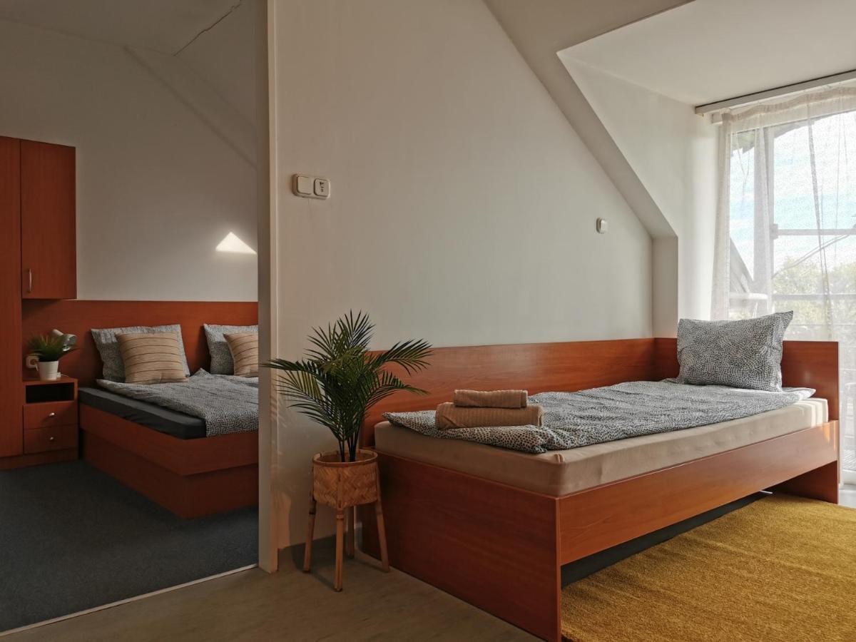 Auberge de jeunesse Hid Ifjusagi Szallo à Dunaújváros Extérieur photo