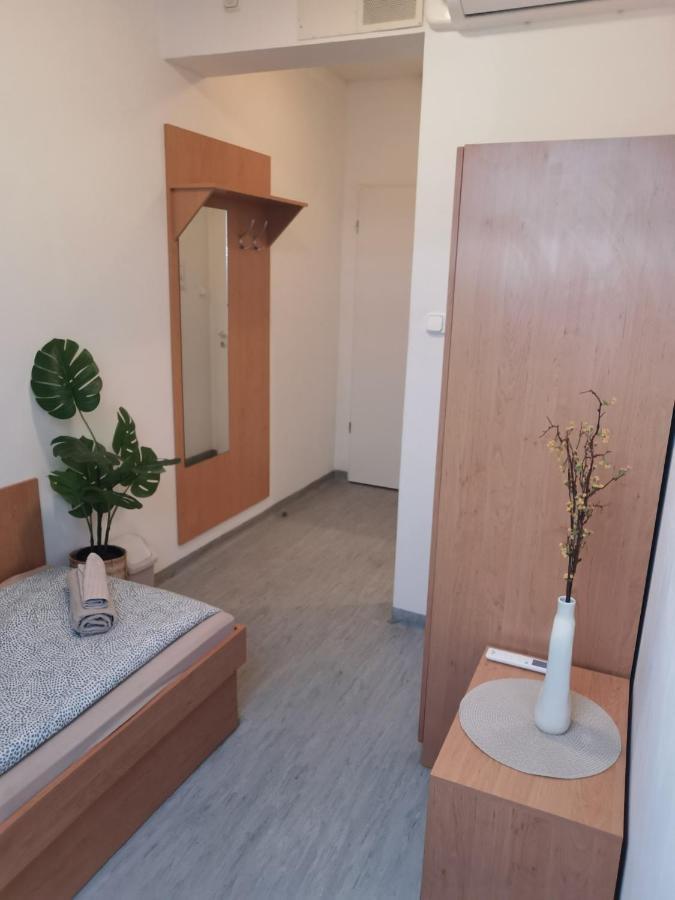 Auberge de jeunesse Hid Ifjusagi Szallo à Dunaújváros Extérieur photo